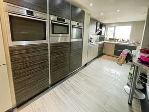 Kitchen- click for photo gallery